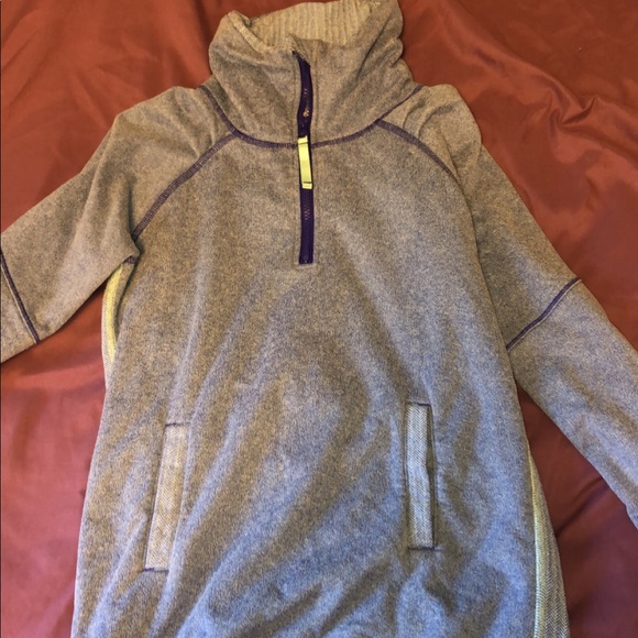 3/$30 Ivivva sweatshirt - Picture 2 of 5